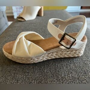 Toms Kinsey Platform Ivory Espadrille Wedge Sandals 7.5 M